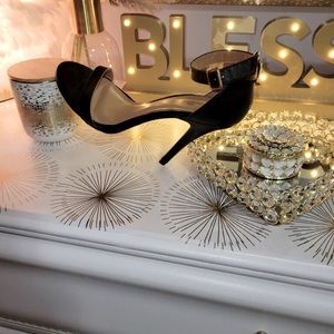 Ann Michelle Black strap sandals heels.